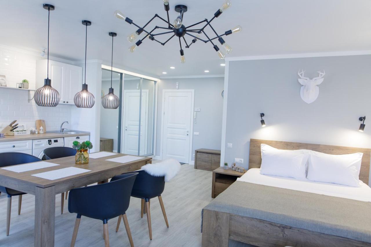 Studio Suite Near Lake With Jacuzzi Sumy Exteriér fotografie