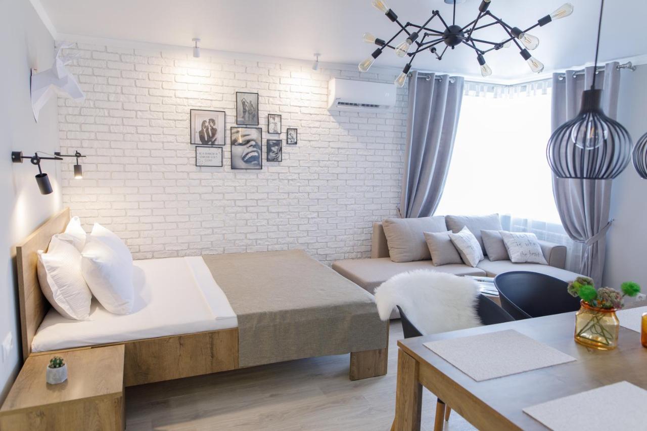 Studio Suite Near Lake With Jacuzzi Sumy Exteriér fotografie