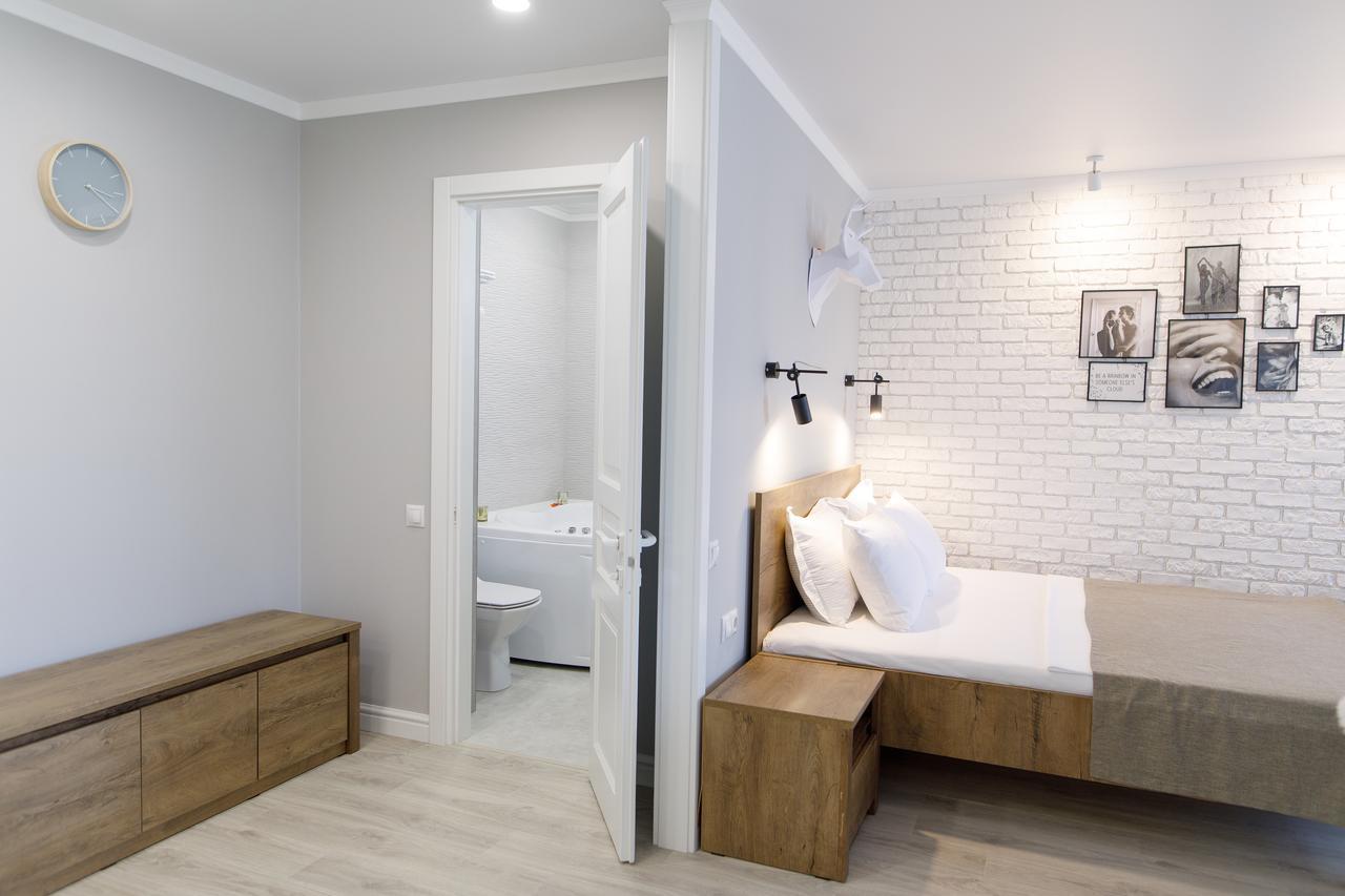 Studio Suite Near Lake With Jacuzzi Sumy Exteriér fotografie