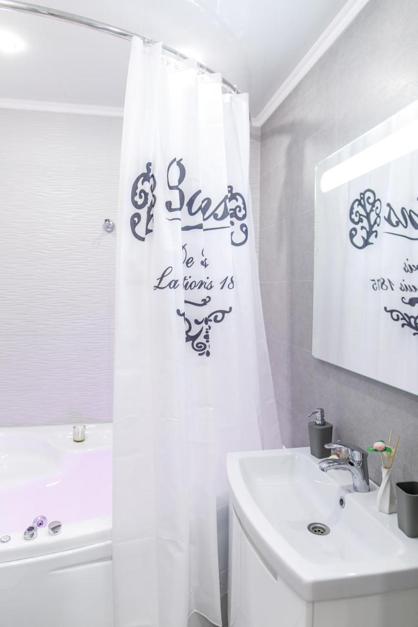 Studio Suite Near Lake With Jacuzzi Sumy Exteriér fotografie